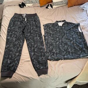 Figs camo freeX lined scrub set